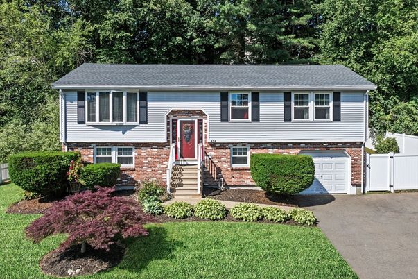 Attached, Exterior, Facade, Brick Facade, Raised Ranch