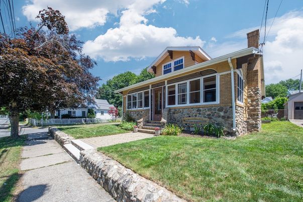 Exterior, Facade, American Foursquare