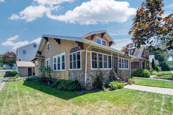 Exterior, Facade, American Craftsman