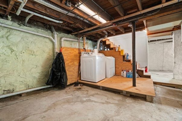 Interior, Washer, Wooden Beams