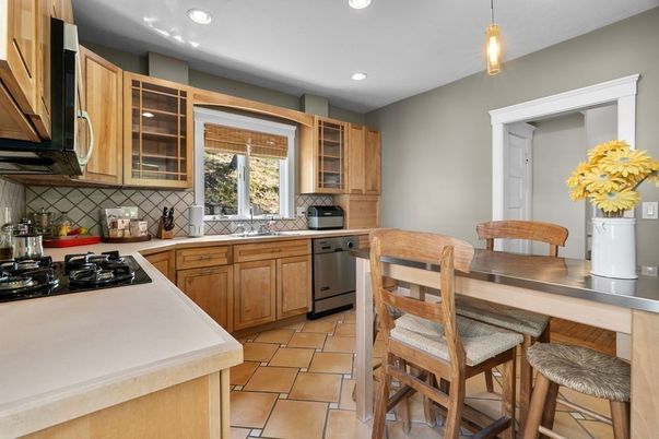 Dining room, Interior, Kitchen, Pendant Lights, Recessed Lighting, Stainless Steel Appliances