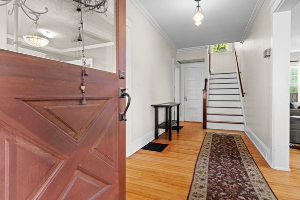 Interior, Pendant Lights, Wood Texture Flooring
