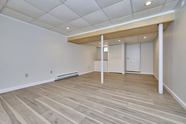 Empty room, Interior, Recessed Lighting, Wood Texture Flooring