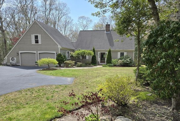 Attached, Exterior, Facade, Cape Cod