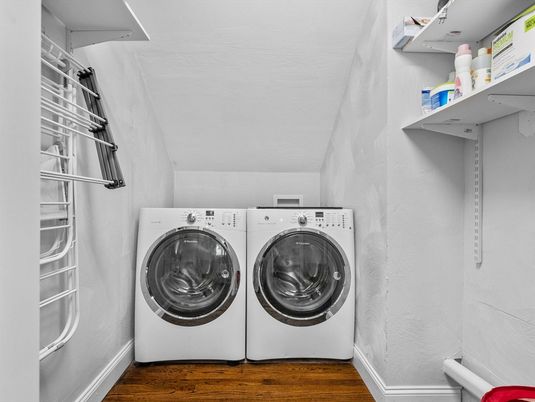 Interior, Washer, Wood Texture Flooring
