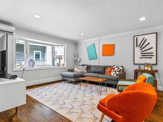 Interior, Living room, Recessed Lighting, Wood Texture Flooring