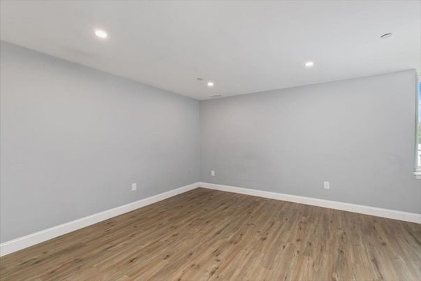 Empty room, Interior, Recessed Lighting, Wood Texture Flooring