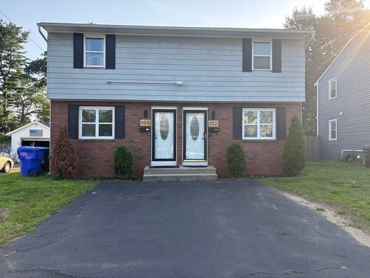 Exterior, Facade, Brick Facade, Split Level