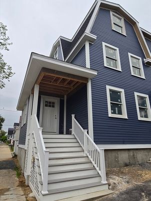 Exterior, Facade, Queen Anne Victorian
