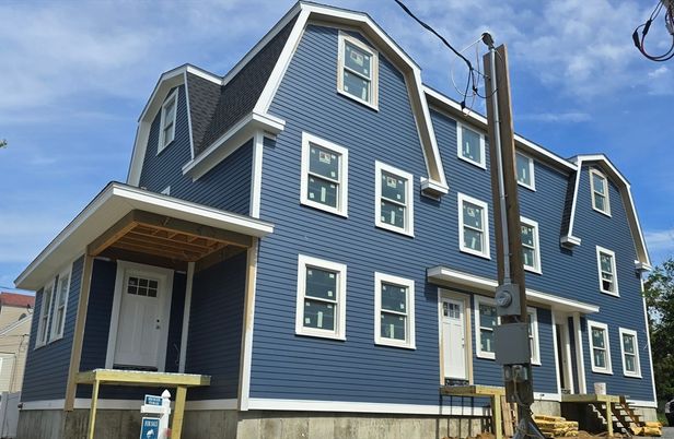 Exterior, Facade, Queen Anne Victorian
