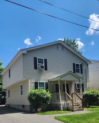 Exterior, Facade, American Foursquare