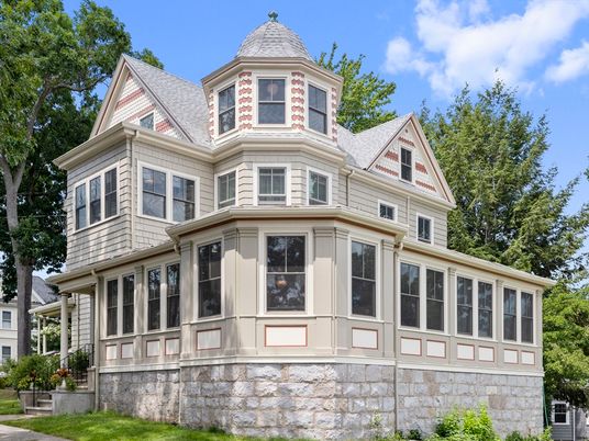 Exterior, Facade, Queen Anne Victorian