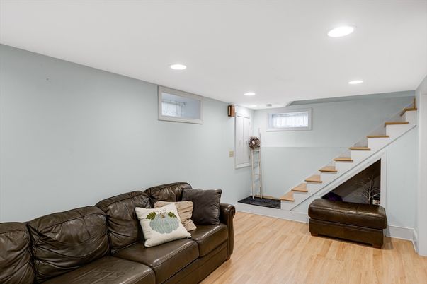 Interior, Recessed Lighting, Wood Texture Flooring