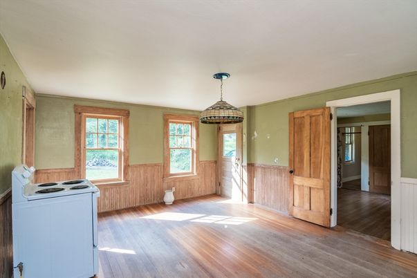 Empty room, Interior, Pendant Lights, Wood Texture Flooring