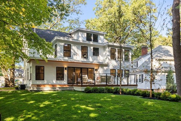 Exterior, Facade, American Foursquare