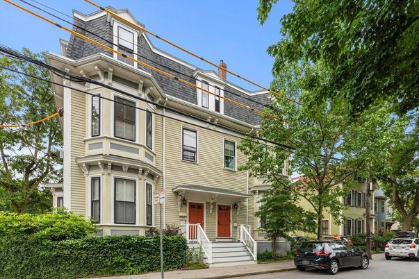 Exterior, Facade, Queen Anne Victorian