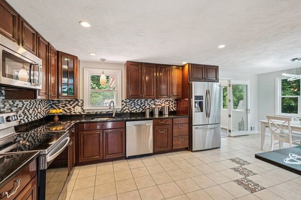 Dining room, Interior, Kitchen, Pendant Lights, Recessed Lighting, Stainless Steel Appliances