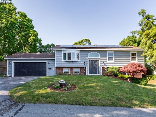 Attached, Exterior, Facade, Solar Panels, Raised Ranch