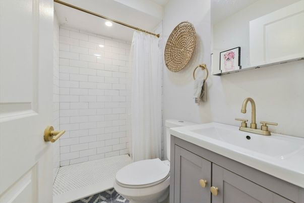 Bathroom, Interior, Recessed Lighting
