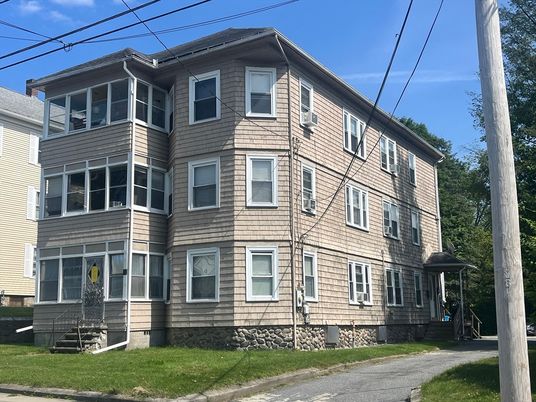Exterior, Facade, Rowhouse