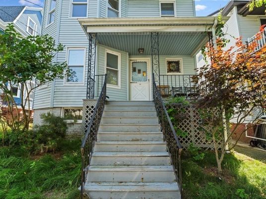 Exterior, Facade, Queen Anne Victorian