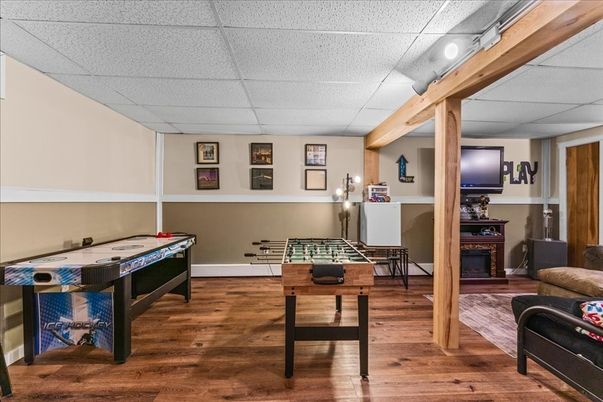 Game Room, Interior, Wood Texture Flooring