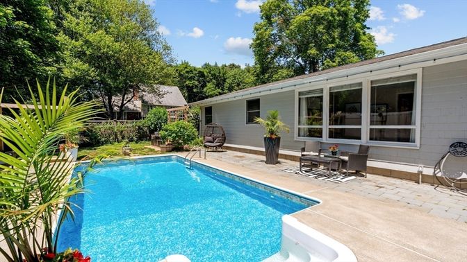 Exterior, Pool