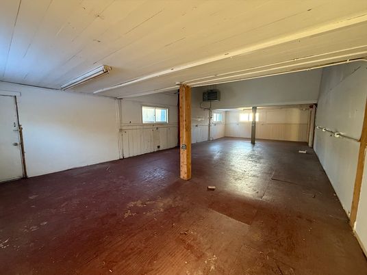 Garage, Interior