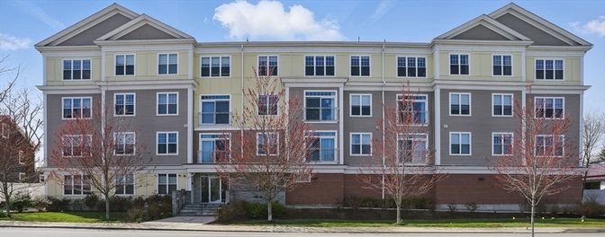 Exterior, Facade, Rowhouse