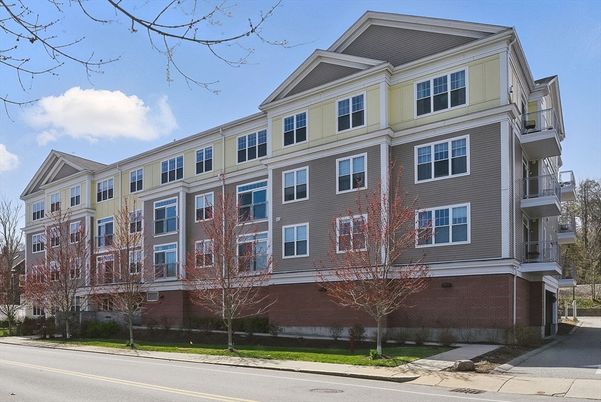 Exterior, Facade, Rowhouse