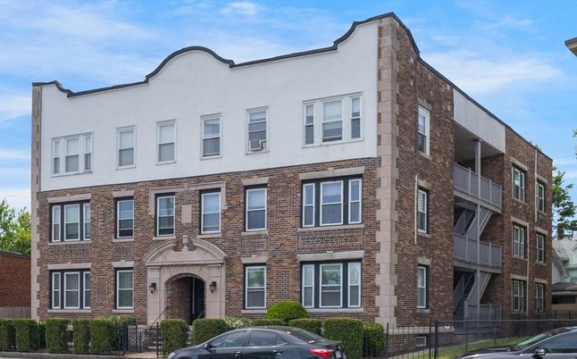 Exterior, Facade, Brick Facade, Rowhouse