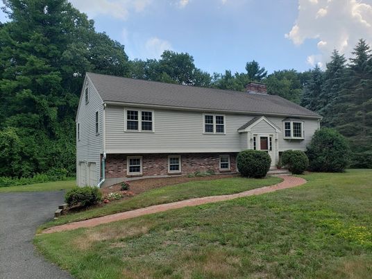 Attached, Exterior, Facade, Brick Facade, Raised Ranch