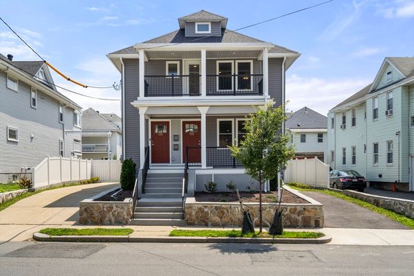 Exterior, Facade, American Foursquare