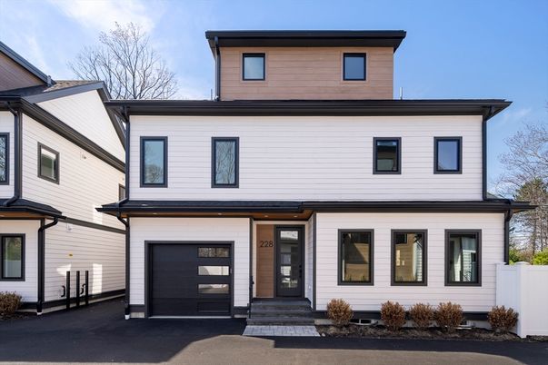 Attached, Exterior, Facade, Farmhouse
