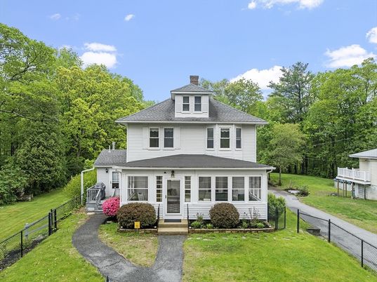Exterior, Facade, American Foursquare
