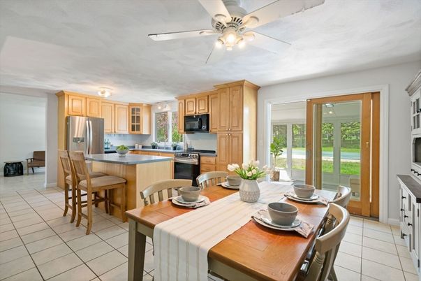 Dining room, Interior, Kitchen, Stainless Steel Appliances