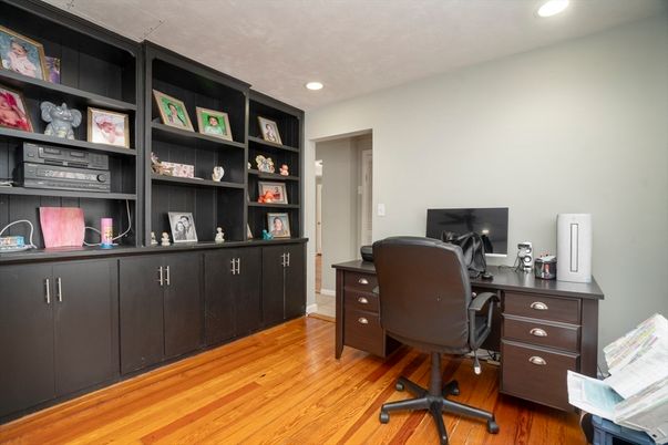 Home Office, Interior, Recessed Lighting, Wood Texture Flooring