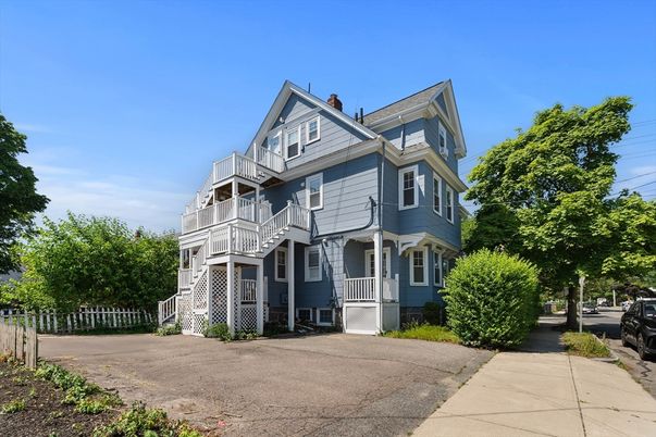 Exterior, Facade, Queen Anne Victorian