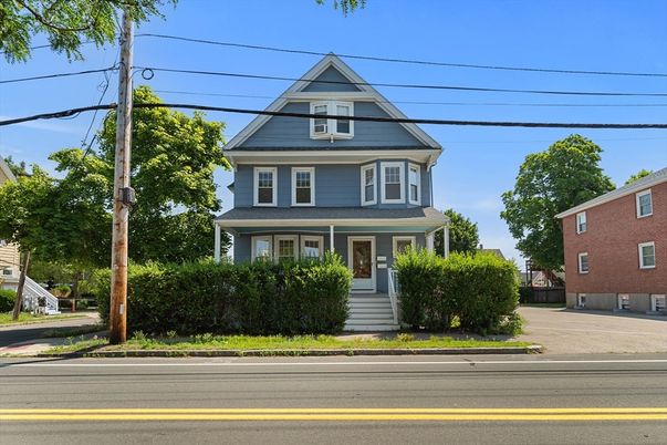 Exterior, Facade, Queen Anne Victorian