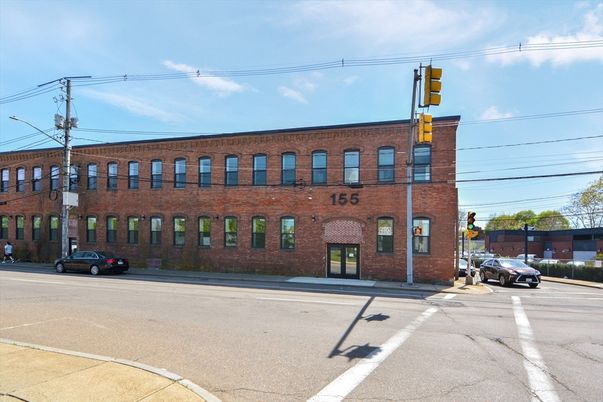 Exterior, Facade, Brick Facade, Chicago School