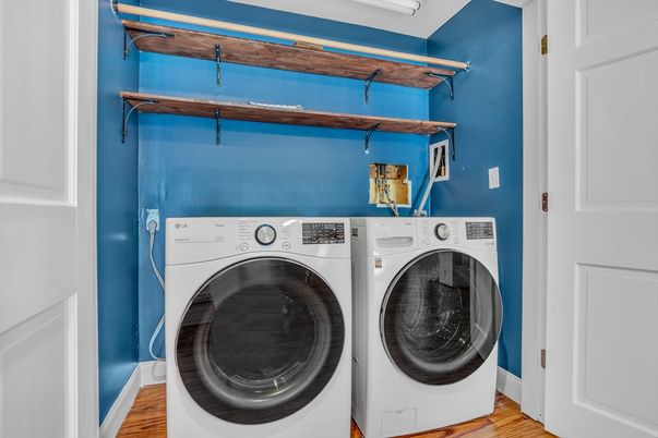 Interior, Utility Closets, Washer, Wood Texture Flooring