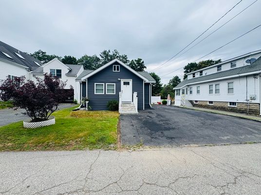 Exterior, Facade, Cape Cod