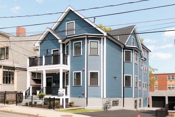 Exterior, Facade, Queen Anne Victorian