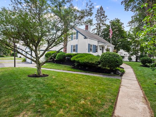 Backyard, Exterior, Facade, Cape Cod