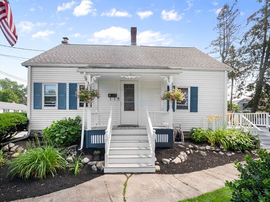 Exterior, Facade, Cape Cod