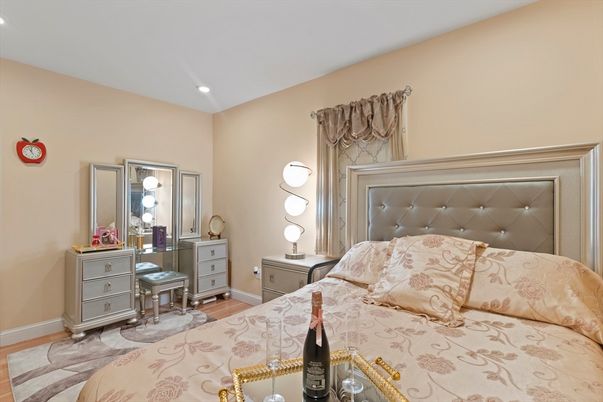 Bedroom, Interior, Recessed Lighting
