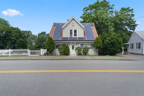 Exterior, Facade, Cape Cod