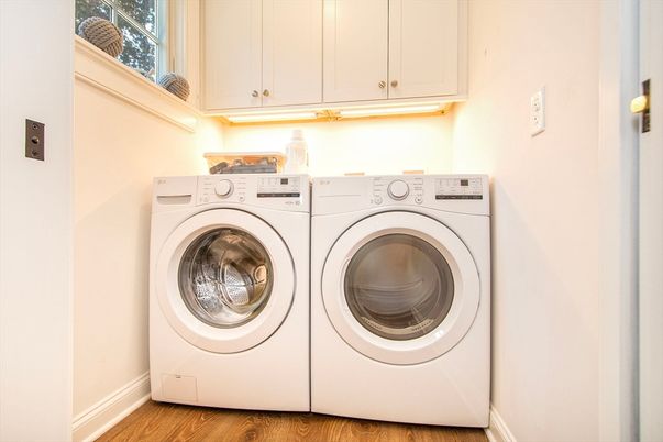 Interior, Washer, Wood Texture Flooring