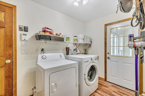 Interior, Washer, Wood Texture Flooring