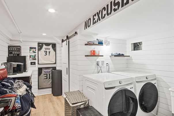 Interior, Recessed Lighting, Washer, Wood Texture Flooring